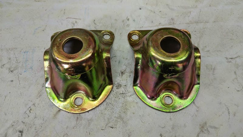 Copo Dianteiro de Amortecedor Ford Maverick (Par)